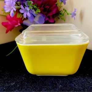 Vintage Pyrex Avocado Yellow Refrigerator Dish w/lid Fridgie #501 *Perfect*